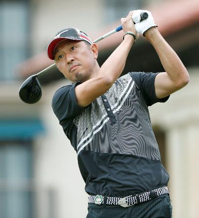 男子ゴルフ、小林が首位タイ 福島オープン第１日