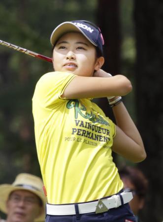女子ゴルフ、高校生の安田が２位 第１日、首位は韓国の黄