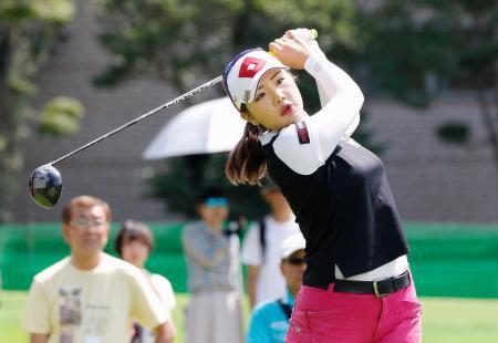 軽井沢７２女子ゴルフ、黄が首位 第１日、木戸ら２位