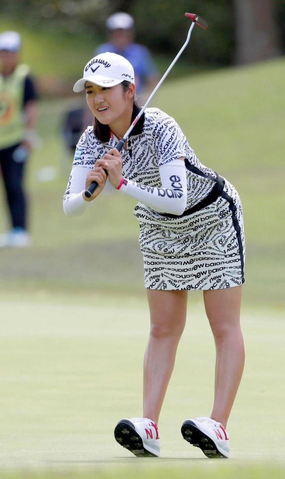 稲見萌寧、初Vへ1打差逆転だ 19歳女子大生プロ大健闘3位浮上 ...