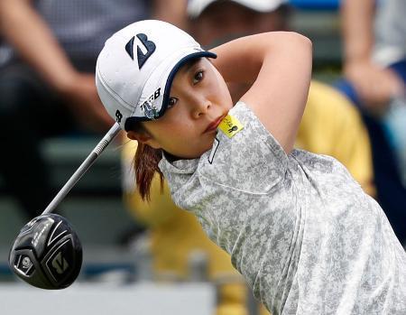 ２３歳、金沢志奈が首位 ほけんの窓口女子ゴルフ第１日