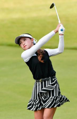 女子ゴルフ、浅井が首位発進第１日、臼井と韓国勢２位