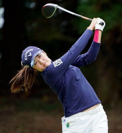 女子ゴルフ、稲見が６３で首位富士通レディース第１日