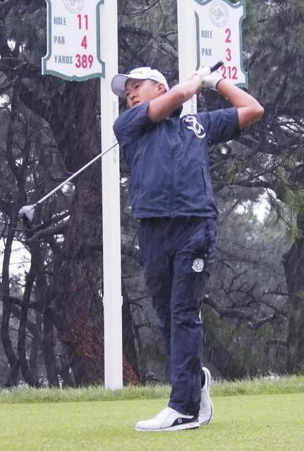 今平、暫定首位浮上　難コース、降雨２度の中断もさすがの賞金王メンタル