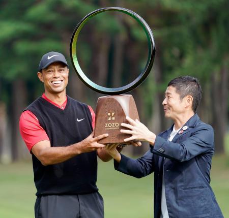 ウッズが米ツアー最多の８２勝目米男子ゴルフ、松山英樹が２位