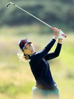 ショットを放つ上田桃子＝ロイヤルトルーンＧＣ（Ｒ＆Ａ提供・ゲッティ＝共同）