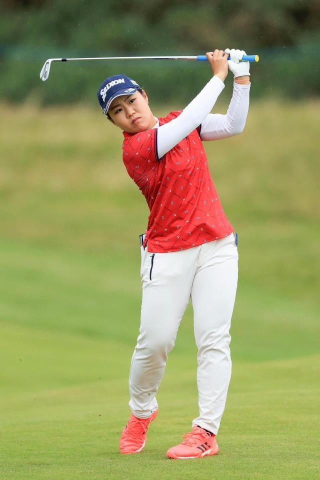 最終ラウンド、12番でショットを放つ畑岡奈紗＝ロイヤルトルーンＧＣ（Ｒ＆Ａ提供・ゲッティ＝共同）