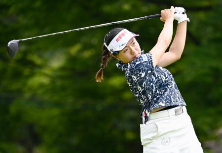 東海女子ゴルフ、サイが首位第１日、鈴木ら２位