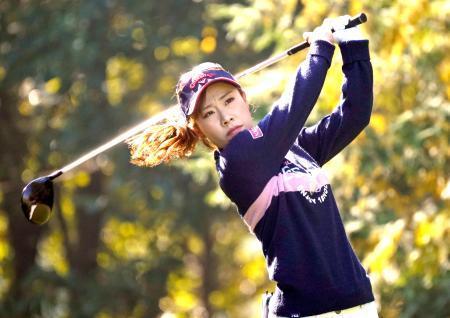 申ジエが首位、木村彩子１打差女子ゴルフ第２日