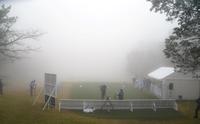 １番ホールティーグラウンド。濃霧で中断した＝エリエールゴルフクラブ松山（撮影・山口登）
