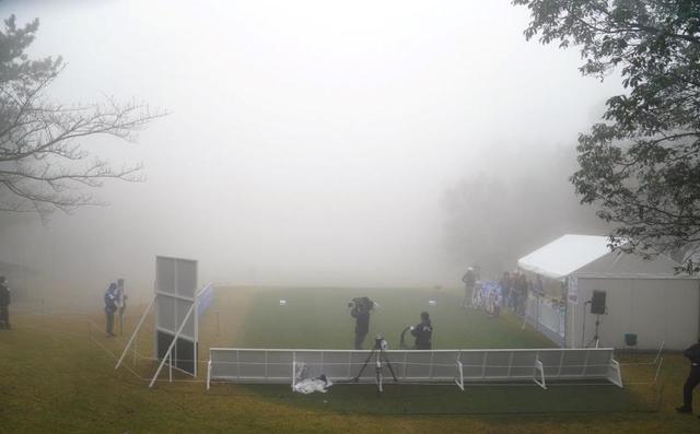 女子ゴルフ「濃霧により競技中断」