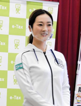 ｅ-Ｔａｘを体験した松田鈴英＝滋賀県の彦根商工会議所