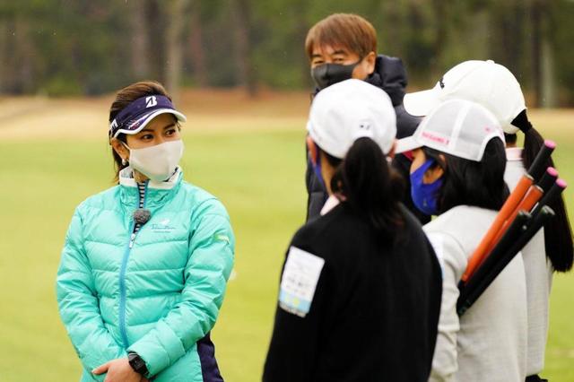 宮里藍さんがジュニアレッスン動画公開 少しでもお役に立てましたらうれしいです ゴルフ デイリースポーツ Online