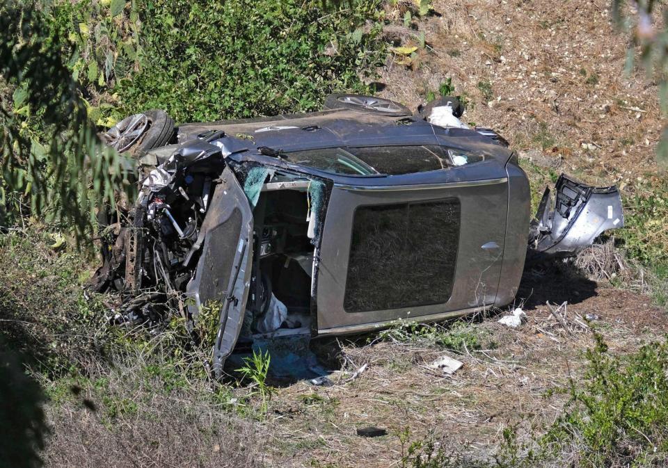 　横転、大破したウッズの車両（ＡＰ＝共同）