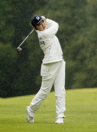 降雨中断、高橋彩華は１打差女子ゴルフ第２日