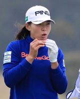 　通算５アンダーで１１位に終わった渋野日向子