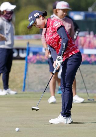 　調整する小祝さくら＝ＵＭＫＣＣ