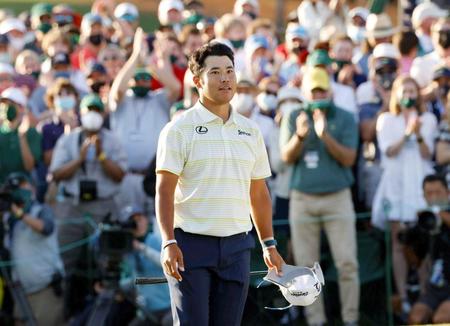米ゴルフのマスターズ・トーナメントで、日本男子初のメジャー制覇を果たした松山英樹＝11日、米ジョージア州のオーガスタ・ナショナルＧＣ（ロイター＝共同）