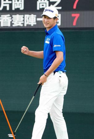 　通算１３アンダーで優勝した星野陸也