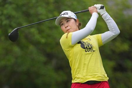 稲見萌寧、比嘉真美子が暫定首位女子ゴルフ第１日
