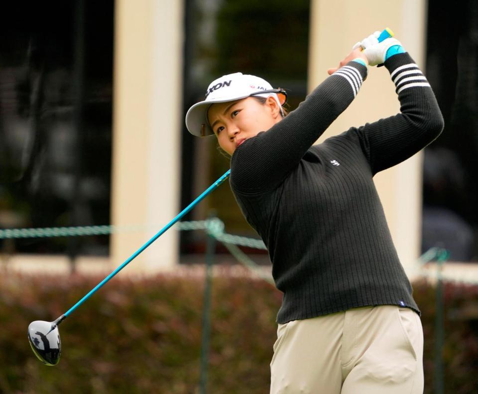 第１ラウンド、１番でティーショットを放つ畑岡奈紗＝オリンピック・クラブ（共同）