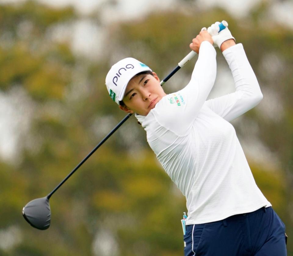 第１ラウンド、２番でティーショットを放つ渋野日向子＝オリンピック・クラブ（共同）