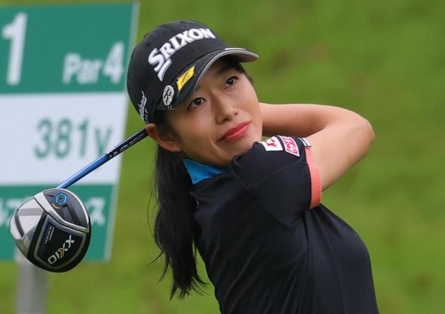 女子ゴルフは悪天候で中断後に順延決定 吉本ここねが暫定首位 ゴルフ デイリースポーツ Online