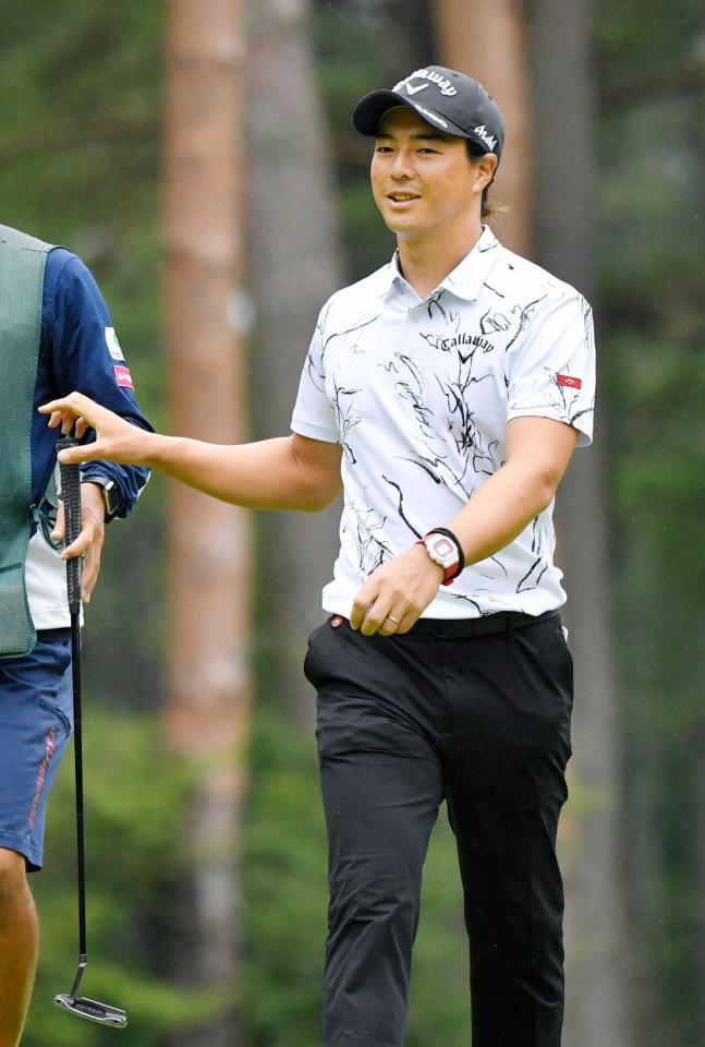 　５番でバーディーを奪った石川遼。通算８アンダーで首位