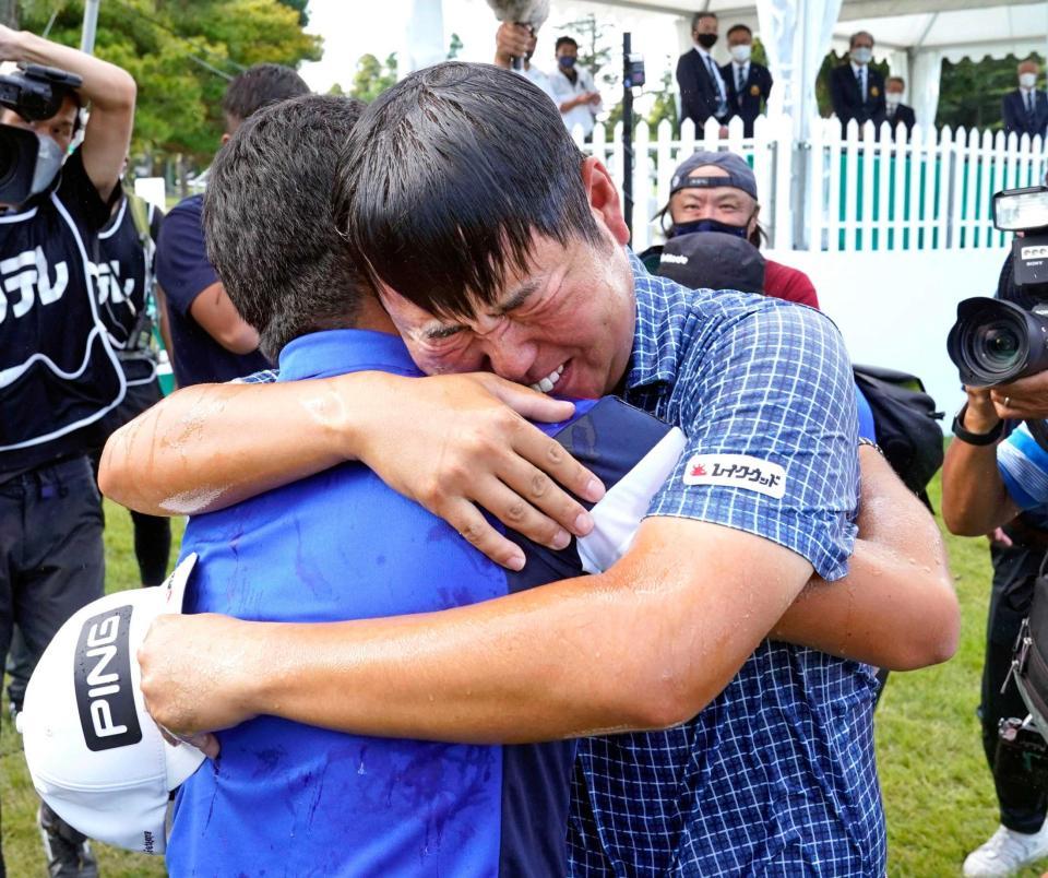 　通算１９アンダーで優勝した杉山知靖