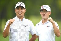 　拳を握る河本力（左）と中島啓太（撮影・北村雅宏）