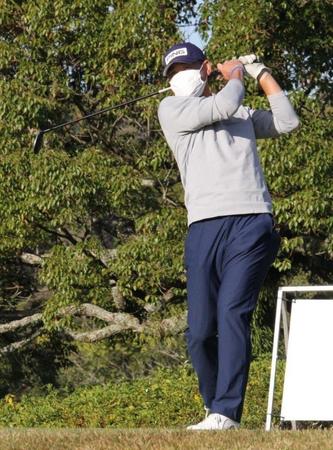 　１６位と好発進した前田智徳さん（提供・日本ゴルフ協会）