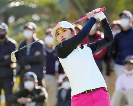 女子ゴルフ、古江彩佳が首位維持リコー杯第２日、稲見萌寧２３位