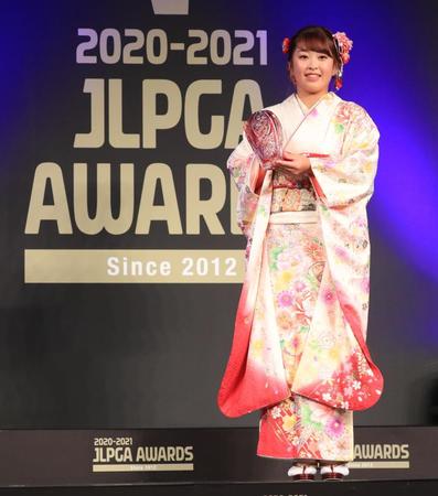 　敢闘賞を受賞した西郷真央（代表撮影）