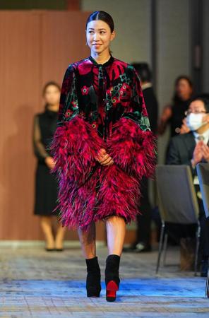 　笑顔を見せる上田桃子（代表撮影）