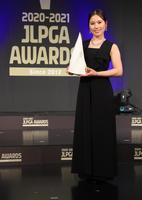 　資生堂ビューティー・オブ・ザ・イヤーを受賞した西村優菜（代表撮影）