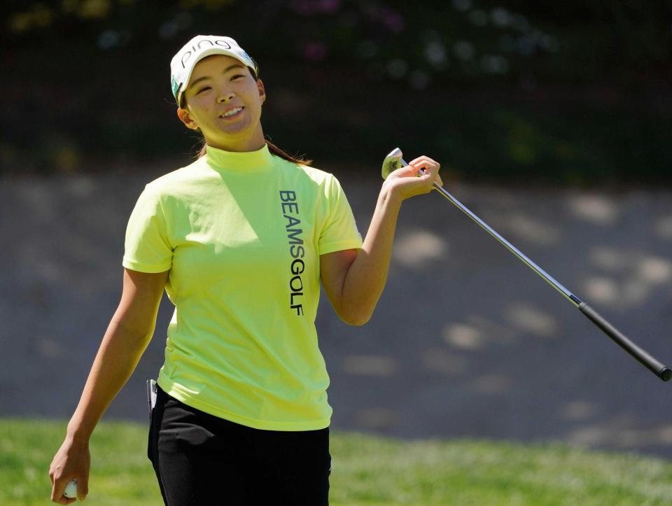 　通算１アンダーでホールアウトした渋野日向子（共同）