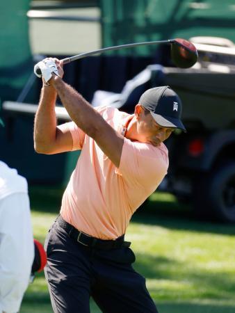 松山とウッズが会場で練習