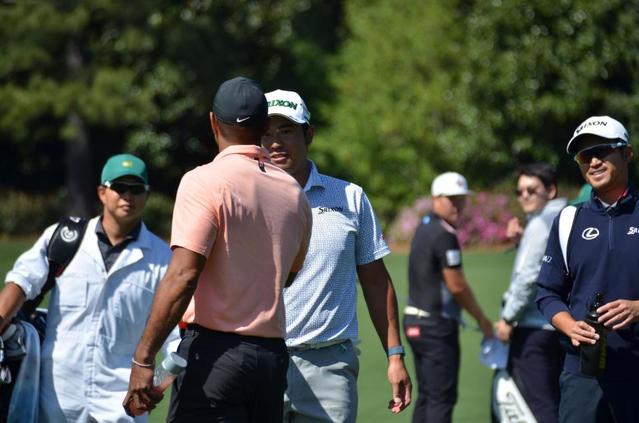 ゴルフ マスターズ前年王者の松山英樹と過去5度制覇のタイガー・ウッズが再会
