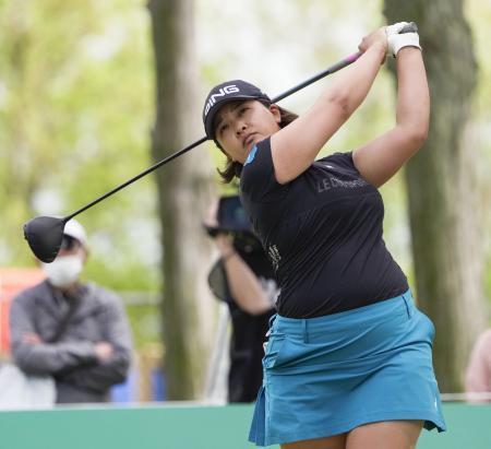 　第１日、６アンダーで首位に立った鈴木愛＝熊本空港ＣＣ