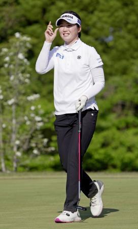 　最終日、プレーオフを制し、ツアー初優勝を果たした植竹希望＝熊本空港ＣＣ
