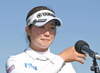 優勝インタビューで涙ぐむ植竹希望＝熊本空港ＣＣ