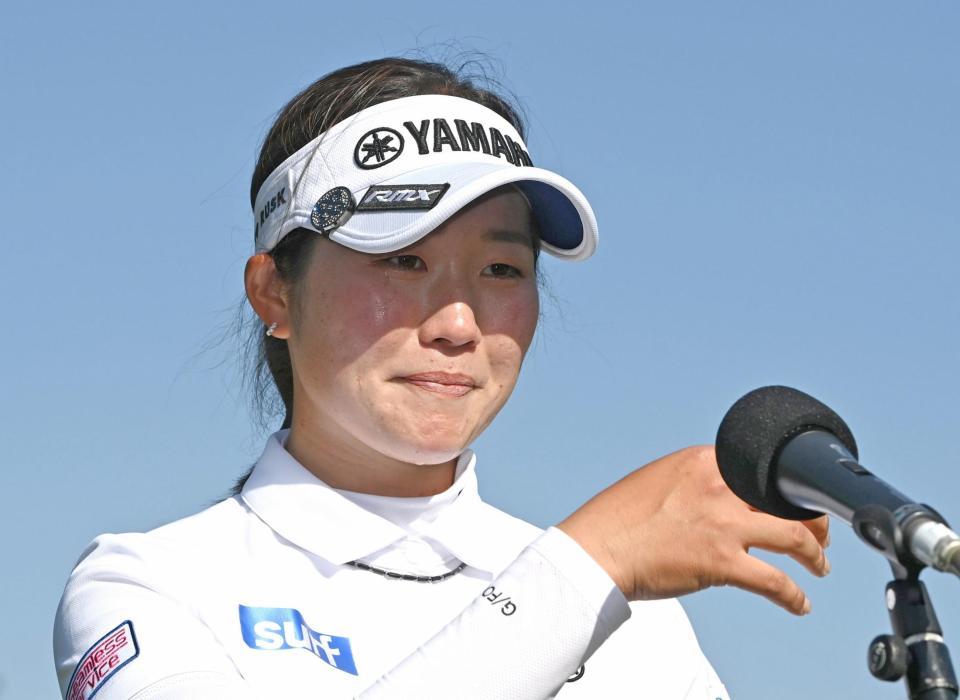 優勝インタビューで涙ぐむ植竹希望＝熊本空港ＣＣ