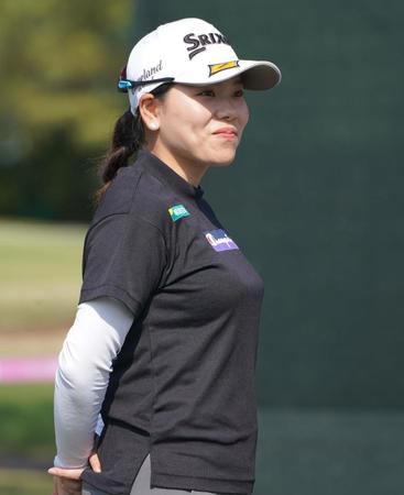 　プロアマで笑顔をふりまく勝みなみ＝茨城ＧＣ（撮影・開出牧）