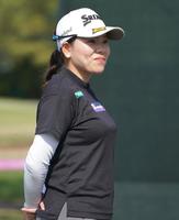 　プロアマで笑顔をふりまく勝みなみ＝茨城ＧＣ（撮影・開出牧）