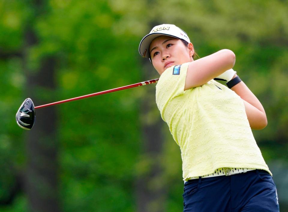 　３番でティーショットを放つ畑岡奈紗（共同）