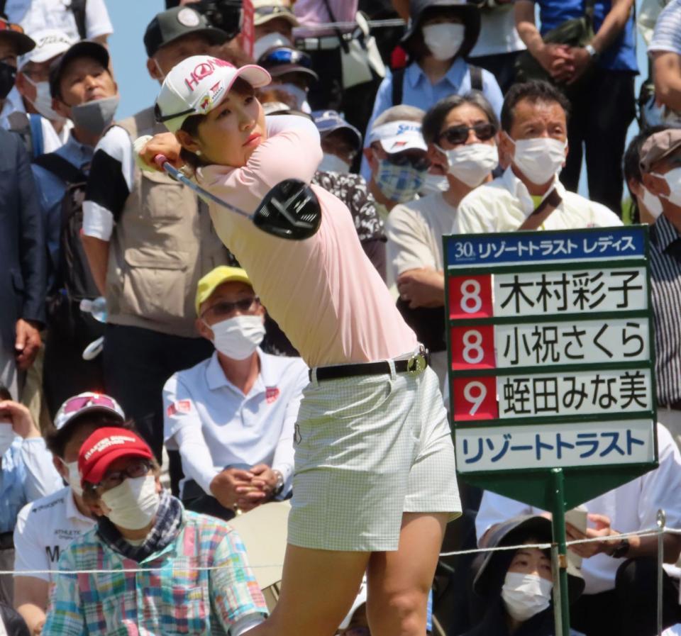 　ティーショットを放つ蛭田みな美