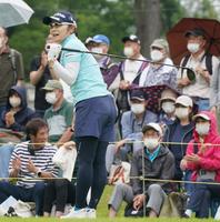 　１２アンダーで首位に立った藤田さいき（撮影・神子素慎一）