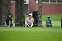 ８番でホールインワンを達成した西村優菜＝北海道苫小牧市・桂ＧＣ