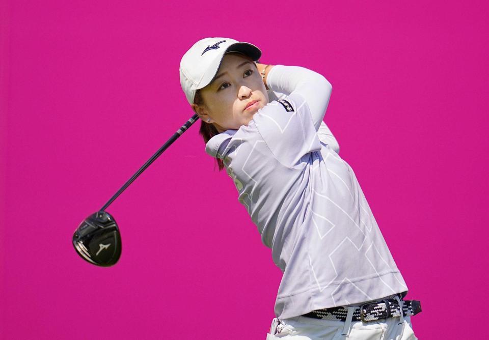 　ティーショット放つ西郷（共同）