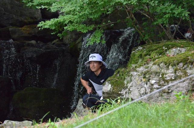 石川遼が滝の前からショット　スコア伸ばせず通算３アンダー「明日かみ合ってくれれば」